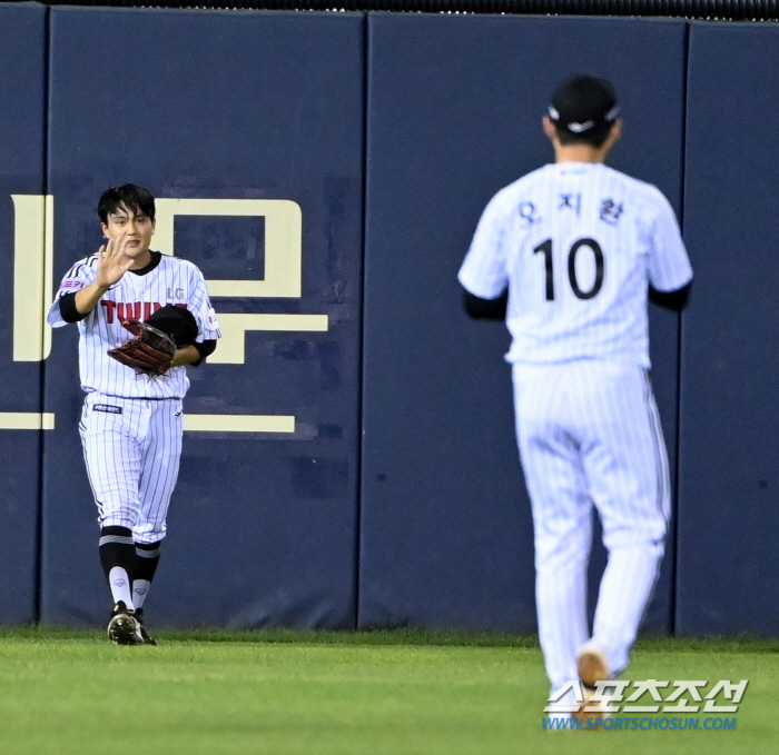 Pence is not afraid. The twins who showed off their crazy defense of catching the ball by looking at the ball, 'This is a good defense restaurant.'