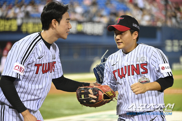 Pence is not afraid. The twins who showed off their crazy defense of catching the ball by looking at the ball, 'This is a good defense restaurant.'