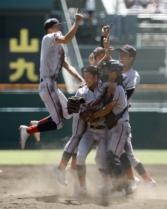 To win Koshien with two left-handed pitchers, Kyoto International High School Nakazaki is responsible for 31 innings, and second-year student Nishimura 24 innings of ERA'0', monsters made miracles