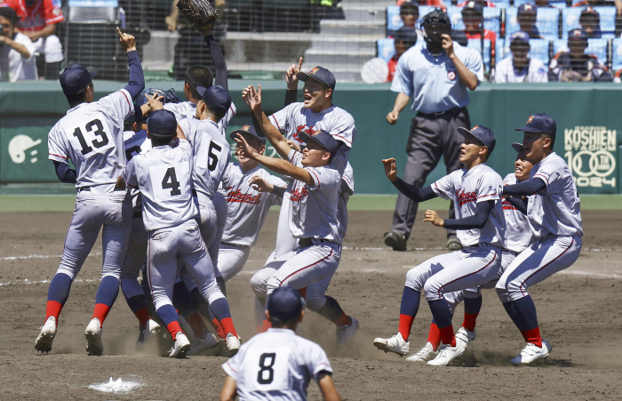 To win Koshien with two left-handed pitchers, Kyoto International High School Nakazaki is responsible for 31 innings, and second-year student Nishimura 24 innings of ERA'0', monsters made miracles