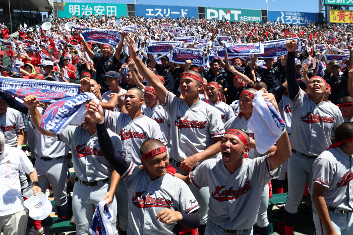 To win Koshien with two left-handed pitchers, Kyoto International High School Nakazaki is responsible for 31 innings, and second-year student Nishimura 24 innings of ERA'0', monsters made miracles