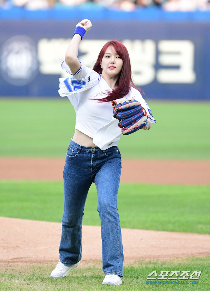  Yerin 'Powerful first pitch to blow away the heat'