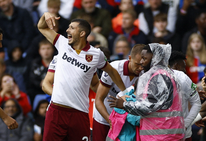 'Dignity Shines Over Goal' West Ham Stars Save Ballboys On Billboards