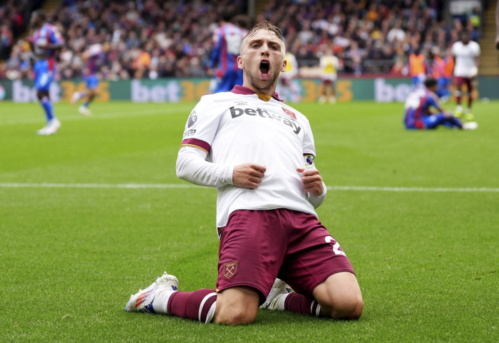 'Dignity Shines Over Goal' West Ham Stars Save Ballboys On Billboards