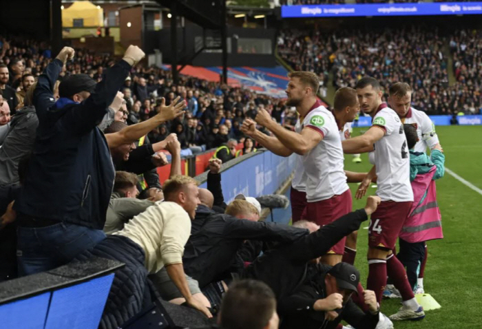 'Dignity Shines Over Goal' West Ham Stars Save Ballboys On Billboards