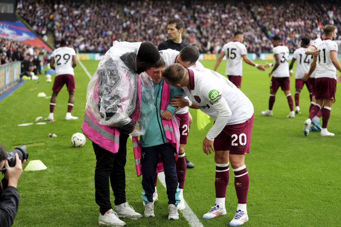 'Dignity Shines Over Goal' West Ham Stars Save Ballboys On Billboards