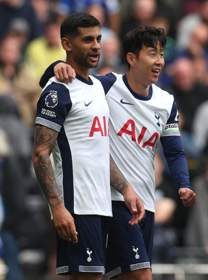 His face is rotten.' Tottenham striker who looked down after winning the match against Everton, and Hisalisson's dark future as backup