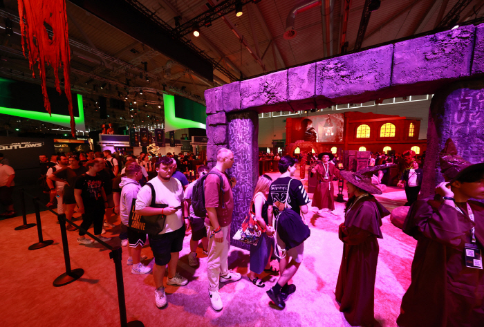 Krafton's 'Dark & Darker Mobile' is gaining huge popularity with more than 10,000 people experiencing it on Gamescom