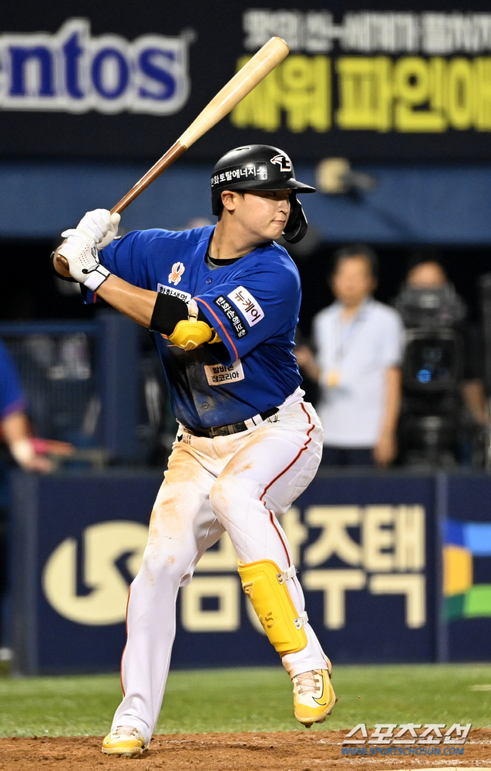 Lee Jin-young and Kim Kyung-moon will be the first starting players under coach Kim Kyung-moon...'I wanted to see how he would fight a strong pitcher' 