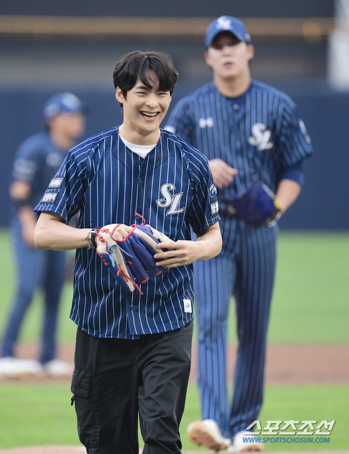  Song Gunhee 'Happy smile after the ball's over'