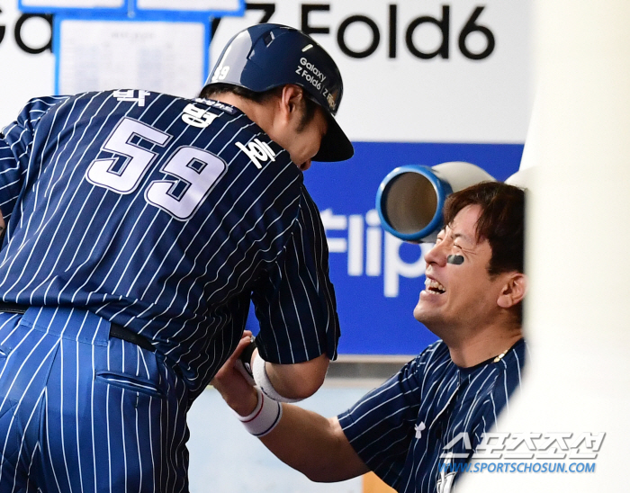 'Bro, I solved it today' Kang Min-ho's disappointed Park Byung-ho, full base hit '4 RBIs  2 RBIs'