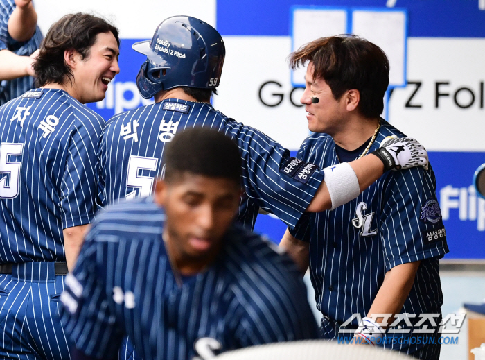 'Bro, I solved it today' Kang Min-ho's disappointed Park Byung-ho, full base hit '4 RBIs  2 RBIs'