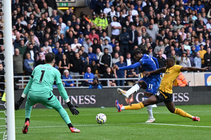 'You're a neighborhood XXX' Madueke responds with a hat trick to Wolverhampton fans' booing