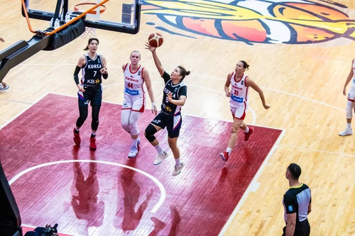 Korean women's basketball collapsed again in the Czech Republic. Second place in the pre-World Cup qualifying round. What kind of assignments do we have left