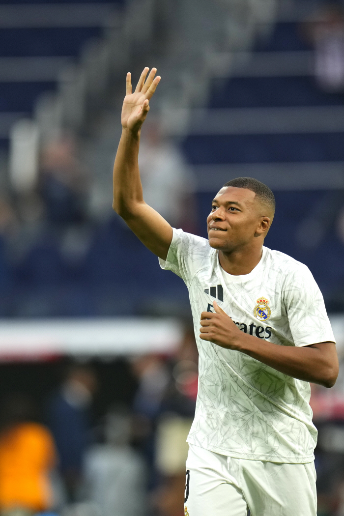 'Only greed looks like Ronaldo' Mbappe, who lost face' Mbappe scored the lowest score even though he shot 8 times in 2 games → 0 goal real 3-0 complete victory'Disgrace'