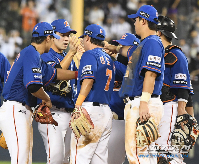 Ryu Hyun-jin was also an innocent senior in high school. Hanwha's sweep of Doosan's three consecutive games in 19 years is enough to be recorded in the history book. 