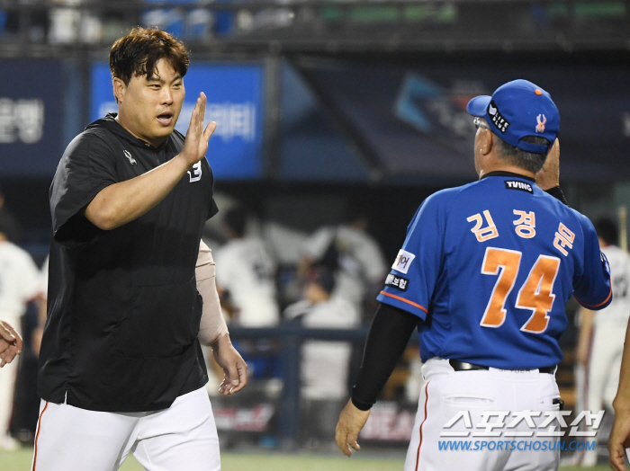 Ryu Hyun-jin was also an innocent senior in high school. Hanwha's sweep of Doosan's three consecutive games in 19 years is enough to be recorded in the history book. 