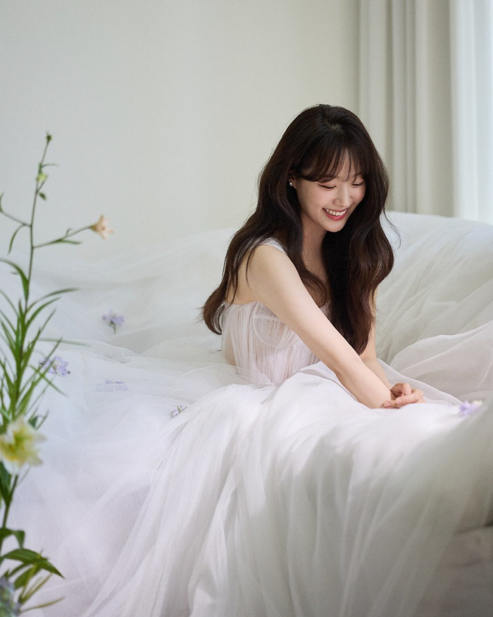 Song Ji-eun ♥ Park Wi, 'Moon Eye contact'Behind the Wedding Photo