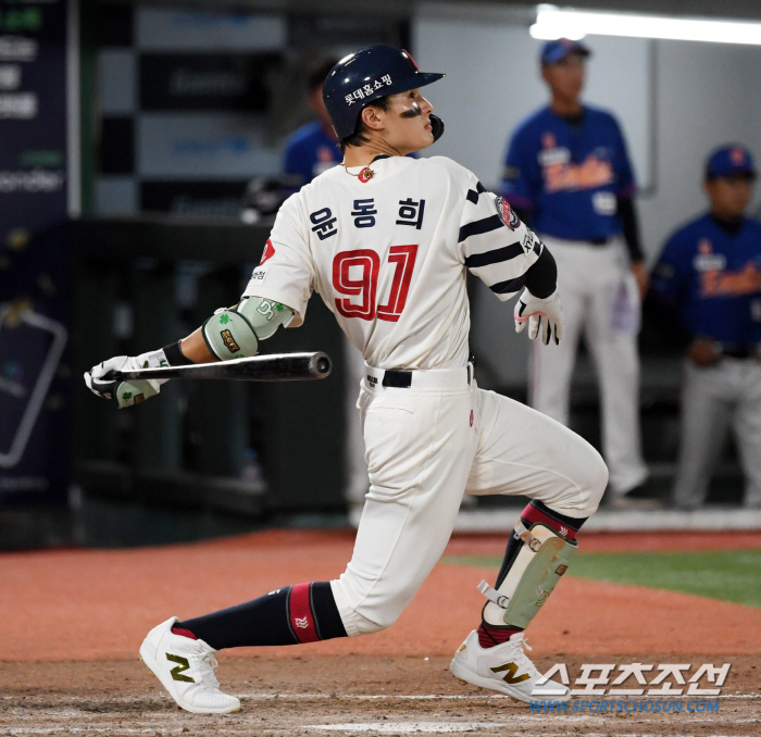 8th episode of Lotte Promise 'Blue Hanwha Winds' put to rest'Park Se-woong-Moon Dong-ju QS' Lotte stops Hanwha from winning 4 consecutive games 