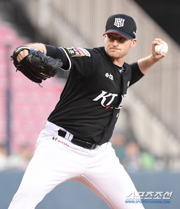 'Finally losing to the killer...' Lim Chan-kyu 6 scoreless innings  Hong Chang-ki 3 hits  Moon Bo-kyung 2 RBIs LG, 6-1 complete victory. Benjamin and KT's 5th place are at stake after being knocked down by mistakes 