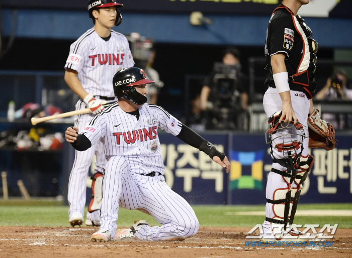 'Finally losing to the killer...' Lim Chan-kyu 6 scoreless innings  Hong Chang-ki 3 hits  Moon Bo-kyung 2 RBIs LG, 6-1 complete victory. Benjamin and KT's 5th place are at stake after being knocked down by mistakes 