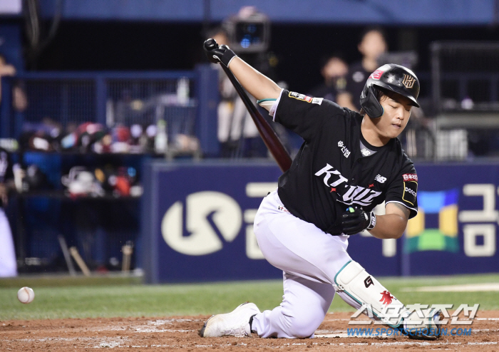 'Finally losing to the killer...' Lim Chan-kyu 6 scoreless innings  Hong Chang-ki 3 hits  Moon Bo-kyung 2 RBIs LG, 6-1 complete victory. Benjamin and KT's 5th place are at stake after being knocked down by mistakes 