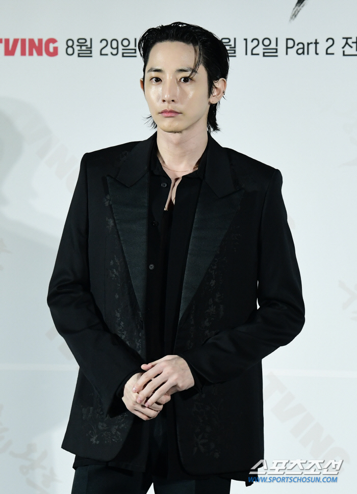  Lee Soo Hyuk 'Handsome eyes'