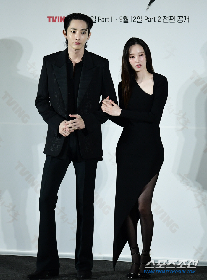  Lee Soo Hyuk - Jeon Jongseo 'Perfect Black Couple Shot'