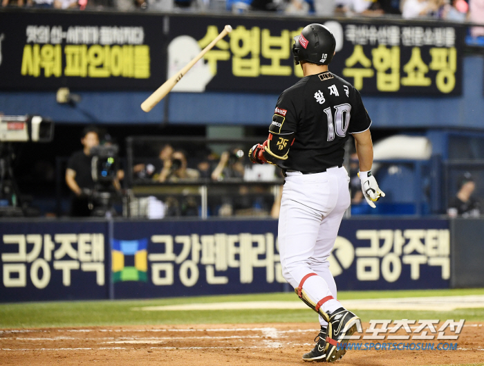 '10 → 14 → 44 → 84' 11 wins and 2 losses in overtime, overwhelming KT and LG. Park Young-hyun, the closing pitcher, achieved 10 wins and 20 saves for the first time in 20 years. LG ranked third and Doosan ranked fourth for the 2G game 