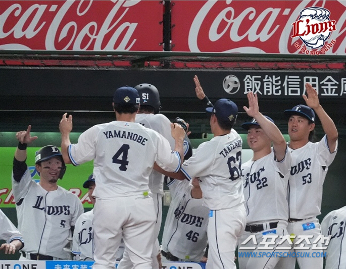 Defeat, defeat, defeat, defeat, loss, loss, loss, loss, 2021-2023 opening game → 10 consecutive losses without winning this season, and his team humiliated Chiba Lotte for the opening 15 consecutive losses (Min Chang-ki's Japanese baseball)