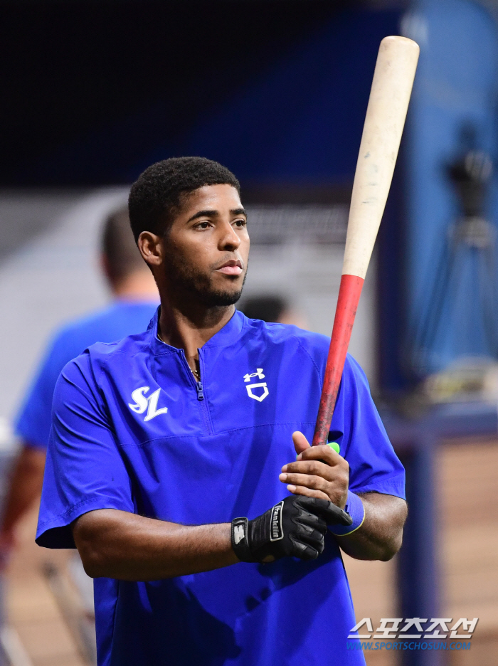 Foreign batter Diaz joins training immediately 'Happiness' Even with wrist injury, batting training 