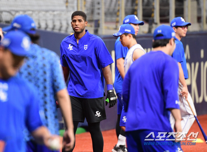 Foreign batter Diaz joins training immediately 'Happiness' Even with wrist injury, batting training 