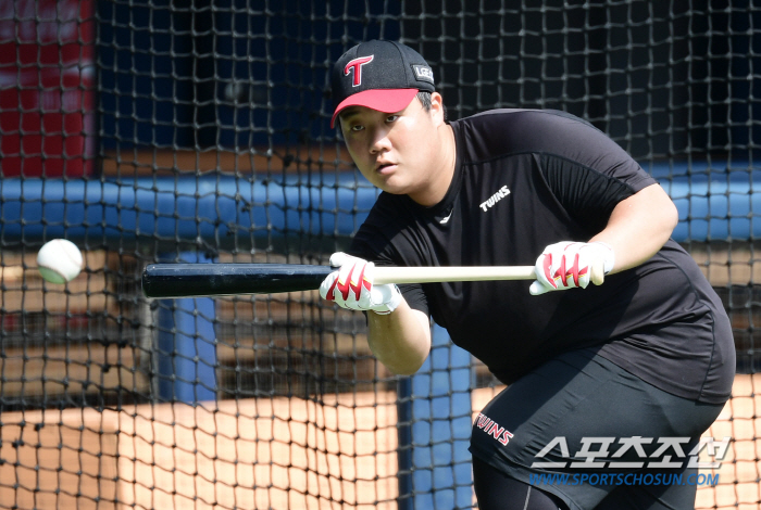 Kim Bum-suk's comeback for the first team. Yum Liang 'Starting as first baseman tomorrow' 