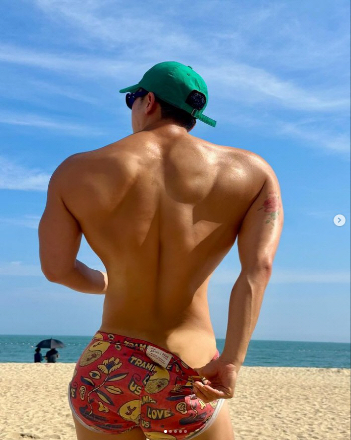 'Kim Jong-guk's backside...'Yoo Se-yoon's muscular body singing 'Exposure disease''