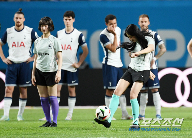 Lee Hyun-yi, New Jin's Minji 'A girl in goal'Love call'I want to play soccer together' ('Radio Show')