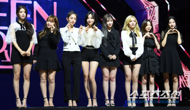 LOVELYZ is discussing about the comeback of their 10th anniversary