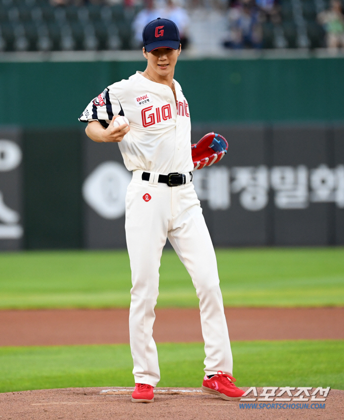  WINNER's Lee Seunghoon 'Dance Pitching '