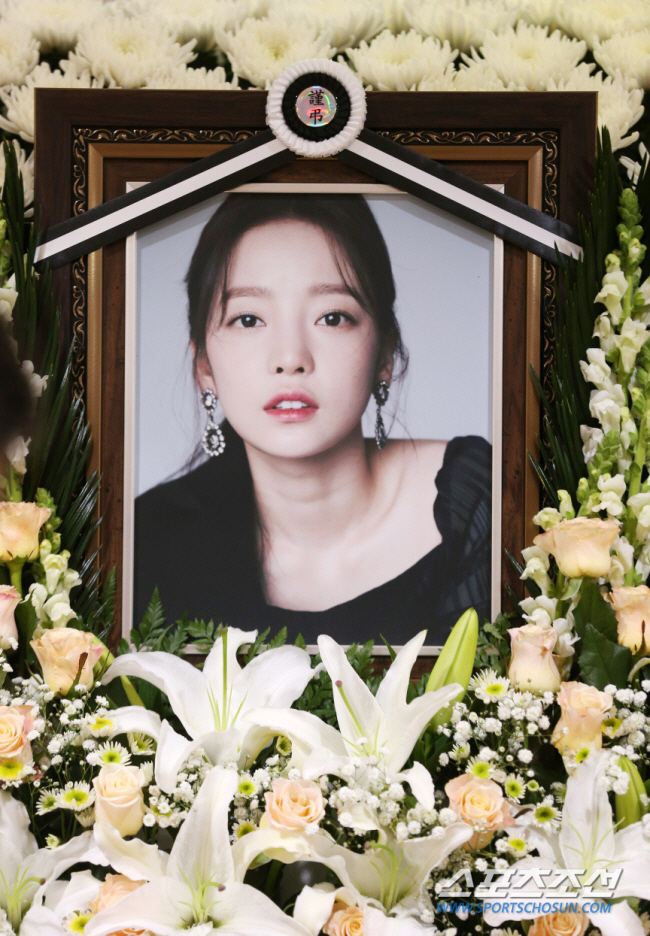  The late Koo Ha-ra's brother shouted 'Long live the Gu Ha-ra Act' and 'Thank you from the bottom of my heart'