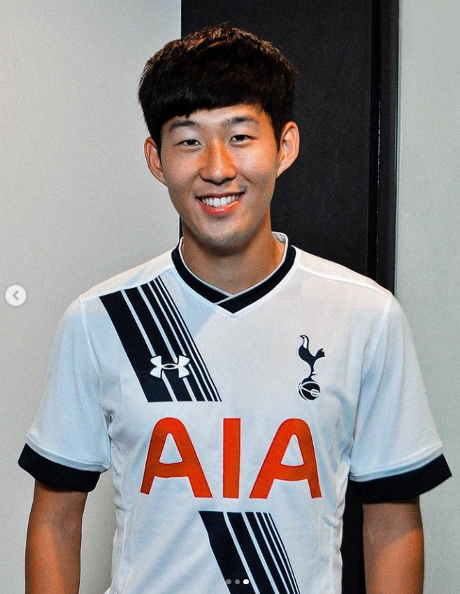 Son Heung-min, our legend is right' Tottenham celebrated his 9th birthday' on August 28, 2015 → 9th birthday'