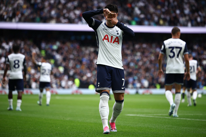 SON's form is crazy...Son Heung-min, who was rumored to be released as 'unquestionable legend', has already won the EPL's best position this season? 'Overwhelming Football Intelligence Opponents'