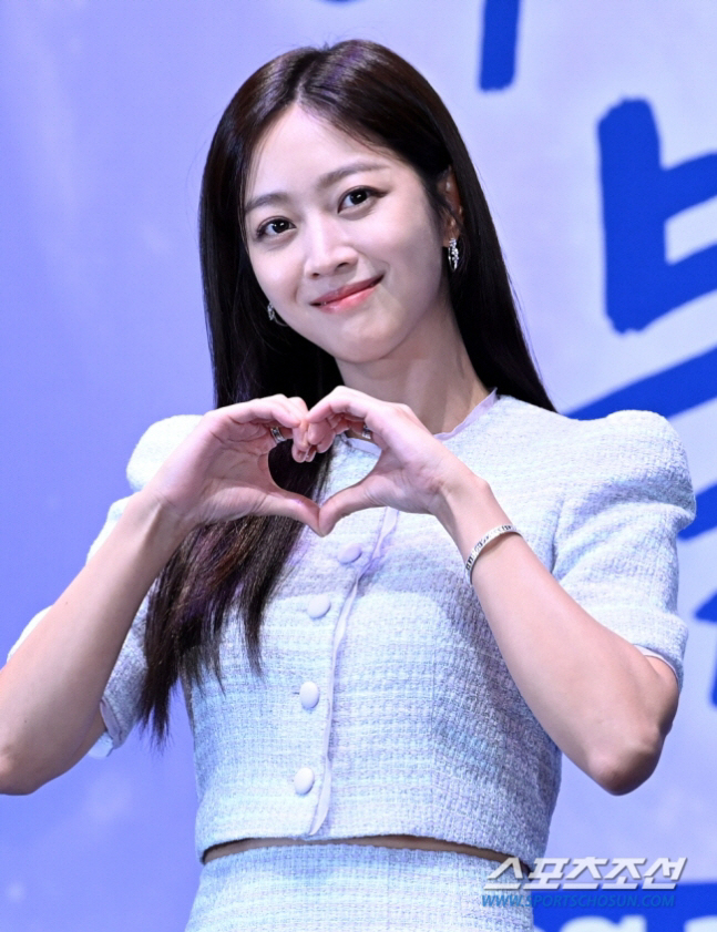 'Trust for a Long Time' Jo Bo-ah announces surprise wedding to non-celebrities'Congratulatory wave' 