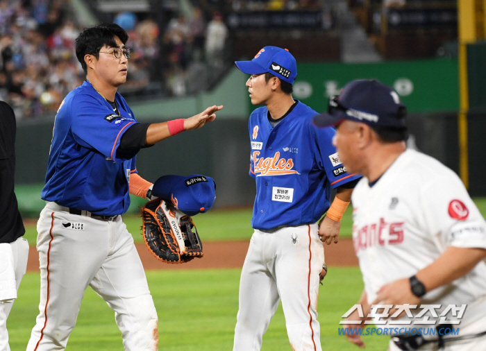 ''196cm big ball and head-on collision'... Chae Eun-sung is truly worried...'Wrapping up nicely without any injuries'