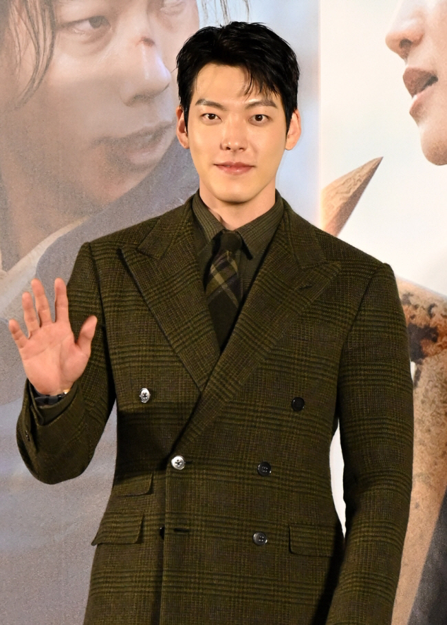 The agency is surprised too..Kim Woo-bin mourns 'Missing Song Hye-hee' by sending flowers to the father's mortuary