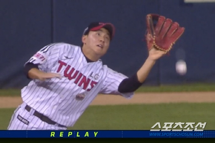 'I told you not to catch me...' A painful catch error by an outfielder in the 10th inning? It turned out to be a sign miss