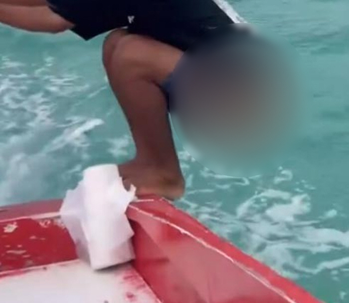 Man defecated in the sea of Thai tourist destinations 'Giving fish' Anger