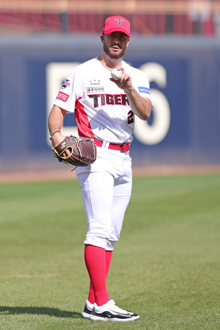 'Nail, I hope you return as soon as possible' Despite the time-limited contract, Kia Stout digests the first bullpen (Gwangju site)