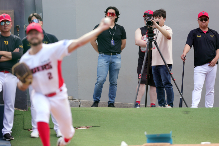 'Nail, I hope you return as soon as possible' Despite the time-limited contract, Kia Stout digests the first bullpen (Gwangju site)