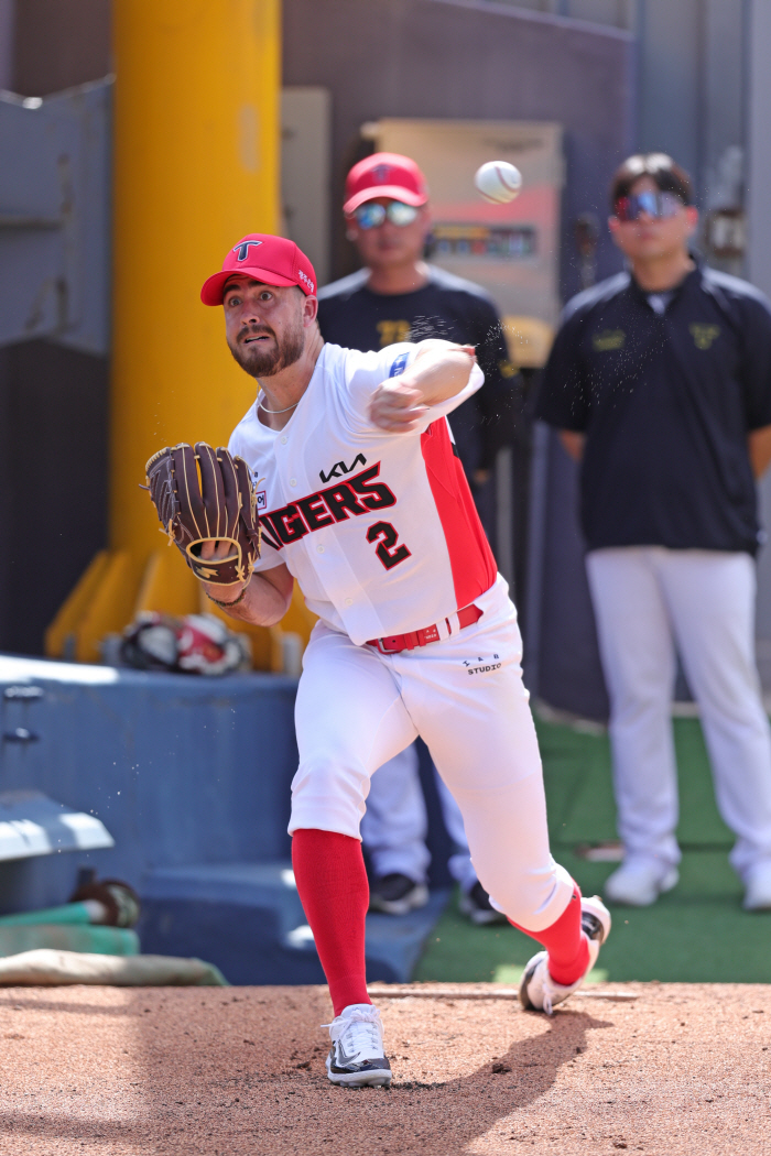 'Nail, I hope you return as soon as possible' Despite the time-limited contract, Kia Stout digests the first bullpen (Gwangju site)