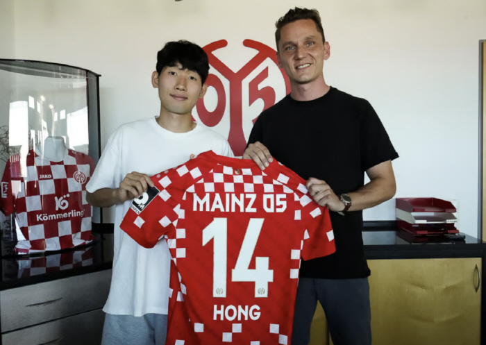 'A big twist from Turkiye to Germany!'...Hong Hyun-suk Confirms Transfer to Mainz →'Contract''My Dream to Play in Bundesliga by 2028'