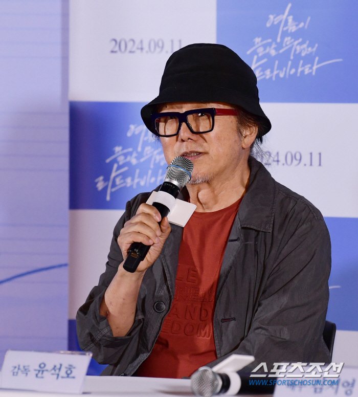  Director Yoon Seok-ho 'Hello in a movie after a long time'